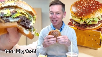 Cắn miếng burger 'giả trân', pha quảng cáo của một CEO đi vào lòng đất