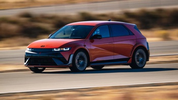 Xe xăng dầu đạp ga hết cỡ sợ hư máy, nhưng xe điện làm vậy thì cực tốt