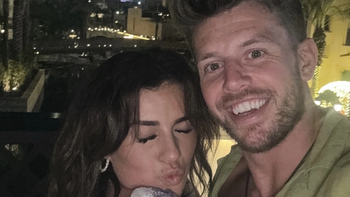 Cặp đôi 'phát hờn' vì hóa đơn khách sạn khi kẹt lại Dubai