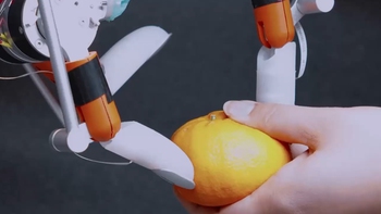 Robot có 'móng tay' như người, lần đầu bóc vỏ cam và nhặt tiền xu dễ dàng