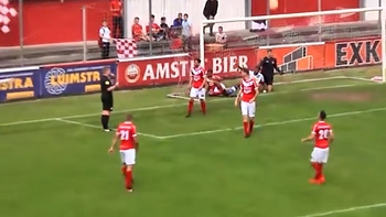 Trọng tài 'tự ghi bàn' rồi tự công nhận bàn thắng