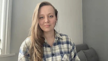 Cô gái chỉ tắm 2 phút mỗi ngày để dành tiền trả nợ mua nhà