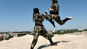 Chuyện về 'đạo quân' ninja nữ của Iran