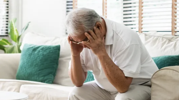 Chóng mặt, mờ mắt thoáng qua rồi tự khỏi: Có thể là dấu hiệu của đột quỵ