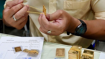 Giá vàng bật tăng mạnh, vượt 4.600 USD/ounce