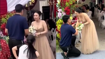 Chàng trai cầu hôn thành công khi được cô dâu tặng hoa cưới