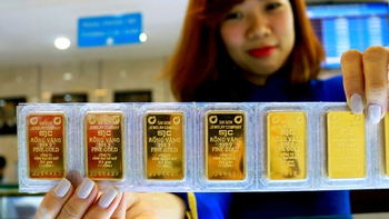 Giá vàng thế giới tăng mạnh, vượt 4.700 USD/ounce