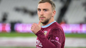 Sao Ngoại hạng Anh Bowen giúp CLB cũ nâng cấp sân vận động