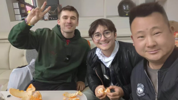 Khách Tây vào nhầm đám tang vì tưởng là... nhà hàng