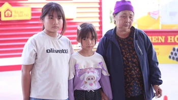 Bé gái khiến cả trường quay rơi nước mắt vì điều ước quá đỗi nhỏ bé