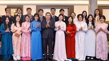 Chủ tịch Quốc hội mong sinh viên Việt tại Ý tiếp thu khoa học công nghệ, đóng góp cho quê hương