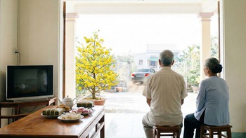 Trẻ nương bóng cha, người già nương vào đâu khi con cái bận rộn?
