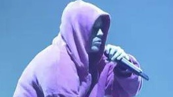 Justin Bieber kiếm 10 triệu USD khi chỉ 'ngồi lướt YouTube'