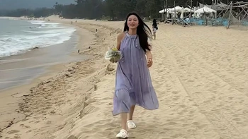 Cô gái đang hí hửng thì hú hồn hú vía vì thấy rắn