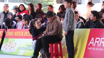 Hai mẹ con đều mắc bệnh tim bẩm sinh, nhà quá khó khăn phải dùng chung thuốc