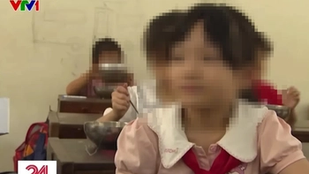 Dùng ảnh 'bé Phương Anh thích ăn gà' làm meme: dừng lại thôi!