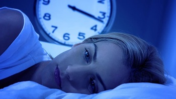 Vì sao nhiều người thường thức giấc lúc 3 giờ sáng?