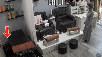 Nữ nhân viên trốn khi đến giờ nghỉ trưa mà khách còn vào