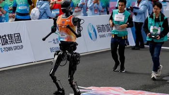 Hơn 300 robot sẽ chạy half marathon với con người tại Trung Quốc
