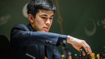 Kỳ thủ 20 tuổi Sindarov đứng đầu bảng đấu tranh ngôi Vua cờ