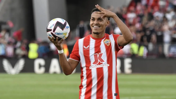 Flamengo ‘réo tên’ Cristiano Ronaldo để đòi nợ CLB Almeria