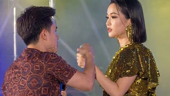 Hát nhép bị siết: Ai sẽ còn đứng được trên sân khấu?