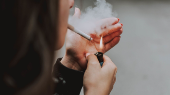 Hút thuốc lá, cần sa gây teo não