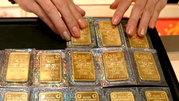 Ông Trump tuyên bố sẽ 'giáng đòn cực mạnh vào Iran', giá vàng giảm mạnh