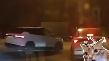 Khoảnh khắc 'mình lướt qua đời nhau' phiên bản ô tô