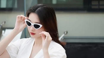 Quiz: Thói quen đeo kính tiết lộ gì về bạn?