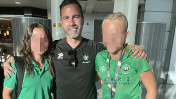 HLV bị đình chỉ vì ‘xúi’ nữ cầu thủ tham gia mạng xã hội ‘người lớn’