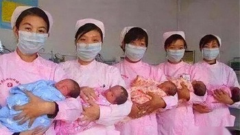 Ca sinh 5 từng gây chấn động năm 2002 giờ ra sao?