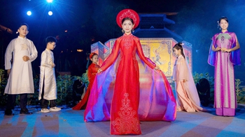 Giải mã hiện tượng du khách đổ đến Huế, Đà Nẵng