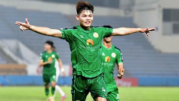 CLB Quy Nhơn United vượt mặt Bắc Ninh ở Giải hạng nhất