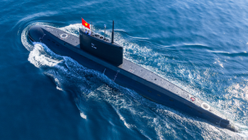 Những phút ‘cân não’ dưới biển sâu của sĩ quan tàu ngầm Kilo 636