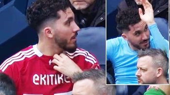 Cherki gây tranh cãi vì mặc áo Liverpool sau khi bị thay ra