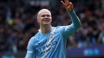 Erling Haaland xô ngã kỷ lục ghi hat-trick tại châu Âu