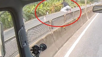 Tìm được danh tính tài xế dừng xe, lao ra bế cháu bé đứng giữa quốc lộ