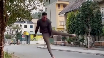 Anh Tây ngã 'dập mông' khi trổ tài đu dây