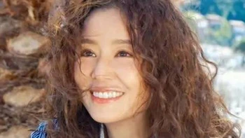 Nhan sắc 'mỹ nhân không tuổi' Lâm Tâm Như ở tuổi 50