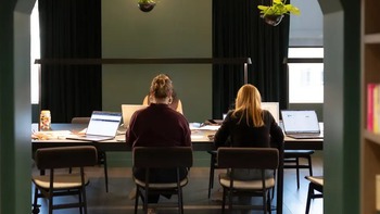 Công ty thưởng tiền để nhân viên lên văn phòng làm việc