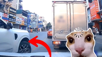Ô tô chạy kiểu khôn lỏi còn muốn kiếm chuyện với người đi đường
