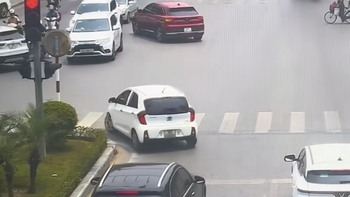 Làm rõ tranh cãi CSGT 'báo lỗi sai' với ô tô quay đầu tại vạch đi bộ sang đường
