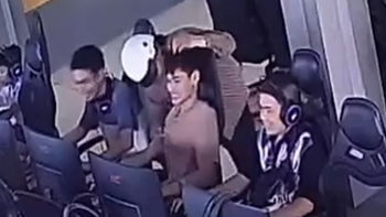 Thanh niên được ôm hôn liên tục sau màn 'tác động vật lý' nhầm trong quán net