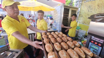 Lễ hội bánh mì đón lượng khách kỷ lục, sẽ đưa lễ hội đi Mỹ, Singapore