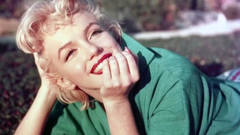 Phiên đấu giá kỷ vật Marilyn Monroe gây phẫn nộ vì đưa phim X-quang vào danh sách