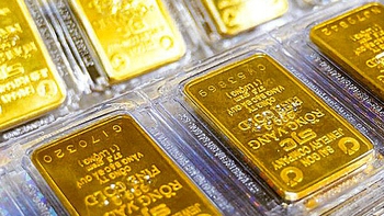 Giá vàng miếng SJC rơi về ngưỡng 165 triệu đồng/lượng