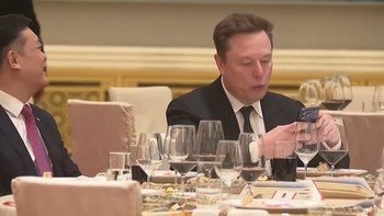 Tỉ phú Elon Musk - người giàu nhất hành tinh, dùng điện thoại gì?