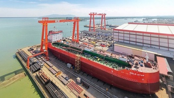 Hạ thủy thành công tàu chở dầu 21.800 tấn do doanh nghiệp Việt đóng