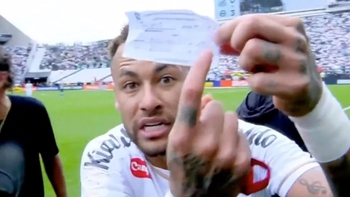 Neymar phải rời sân oan uổng vì sai sót của trọng tài